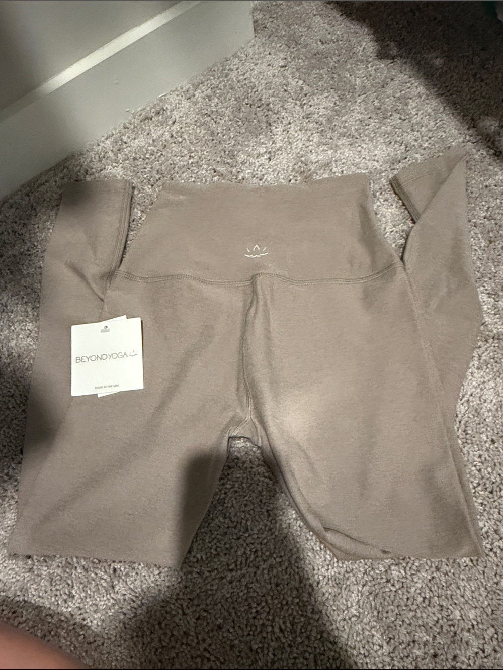 XS Beyond Yoga Spacedye Caught in the Midi high waisted legging NWT - Picture 4 of 6